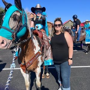 Meet your Posher, Cadie